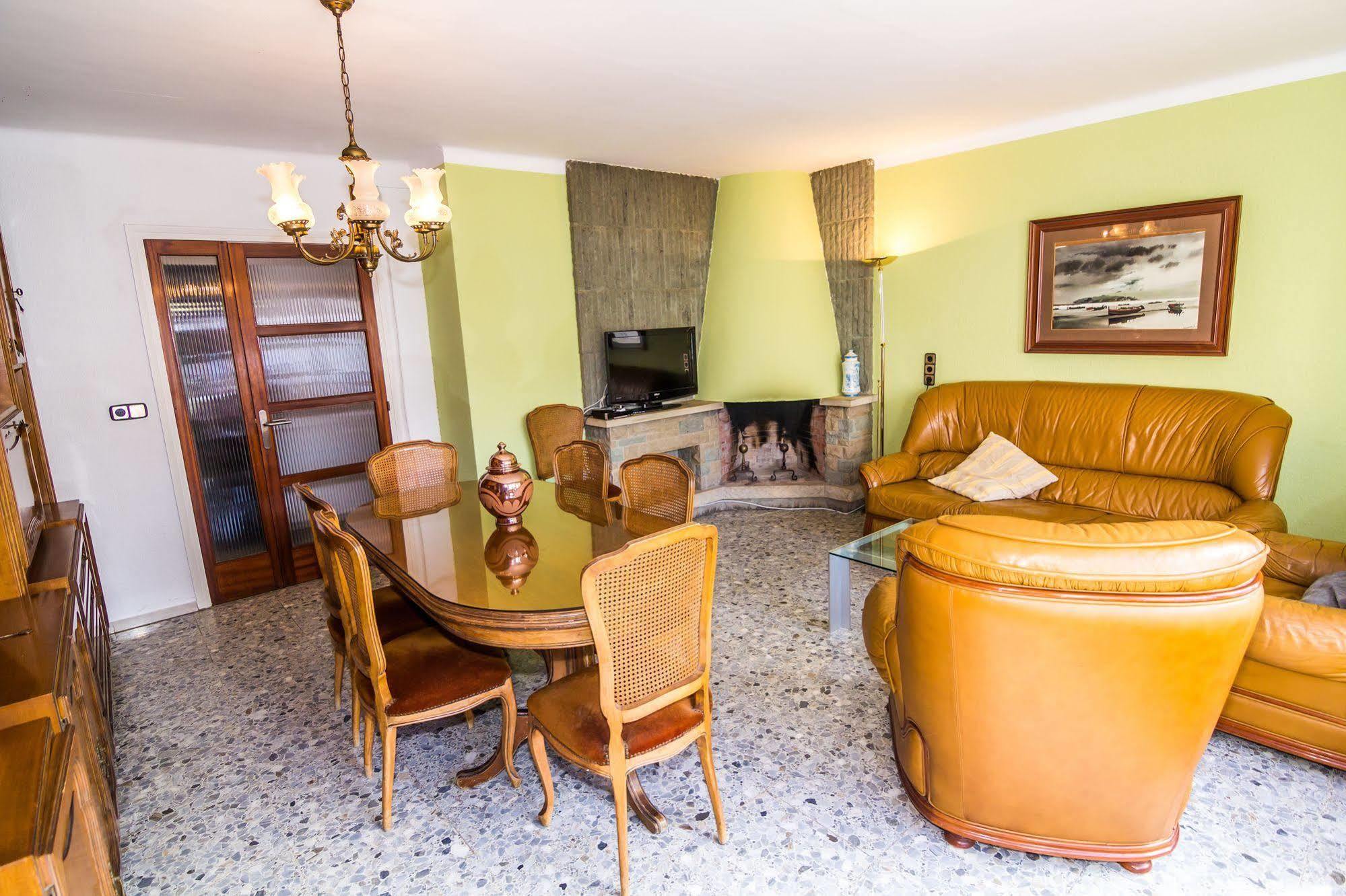 Agi Joan Badosa Apartment Roses Ngoại thất bức ảnh